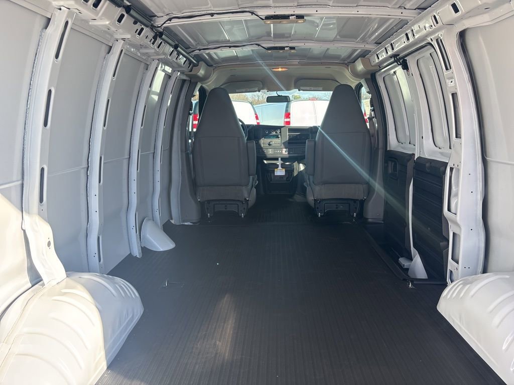 New 2025 Chevrolet Express 2500 w/ Driver Convenience Package RWD image 30