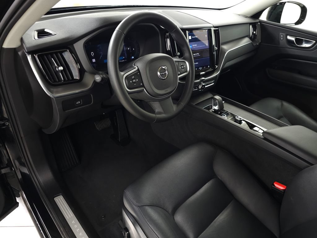 Certified 2025 Volvo XC60 B5 Core AWD/4WD image 17