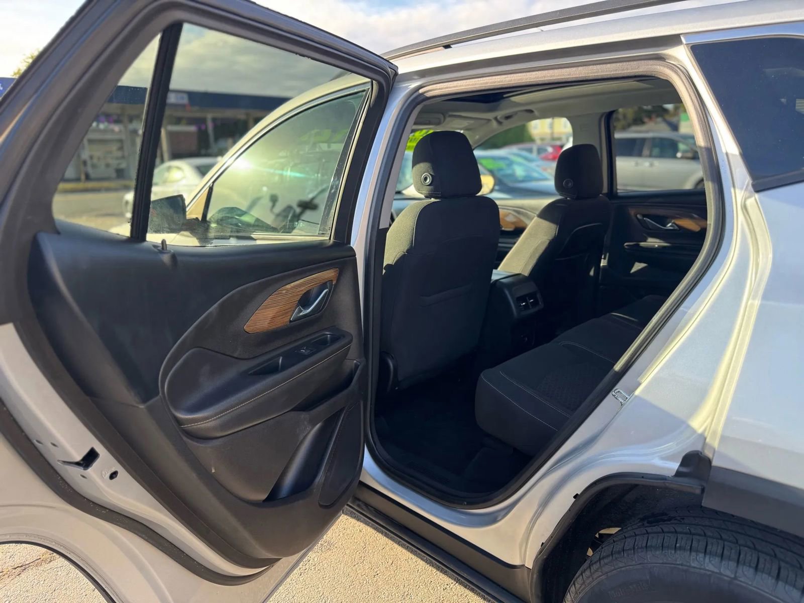 Used 2018 GMC Terrain SLE w/ Driver Convenience Package image 14