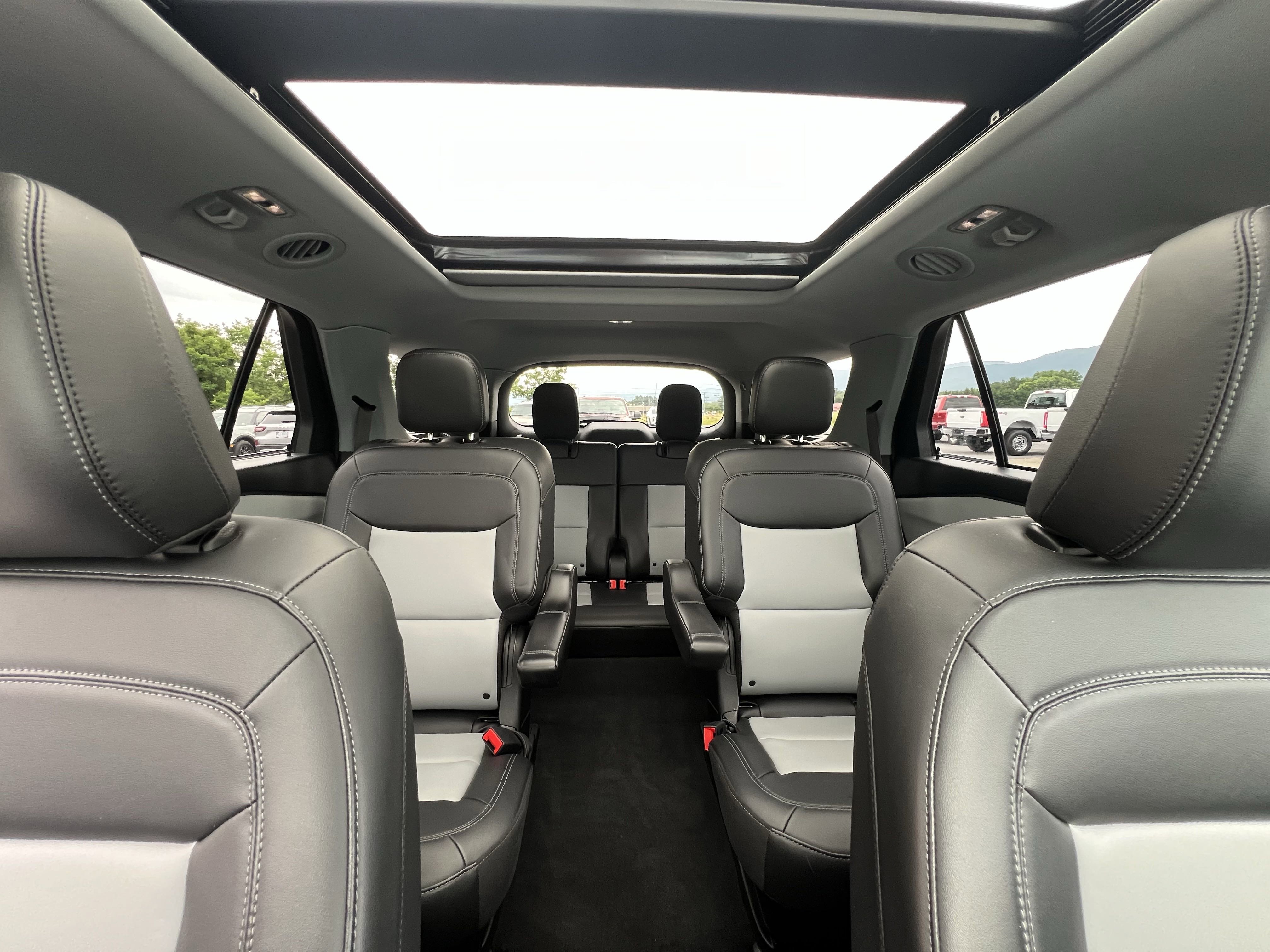 Used 2023 Ford Explorer XLT w/ Equipment Group 202A image 12