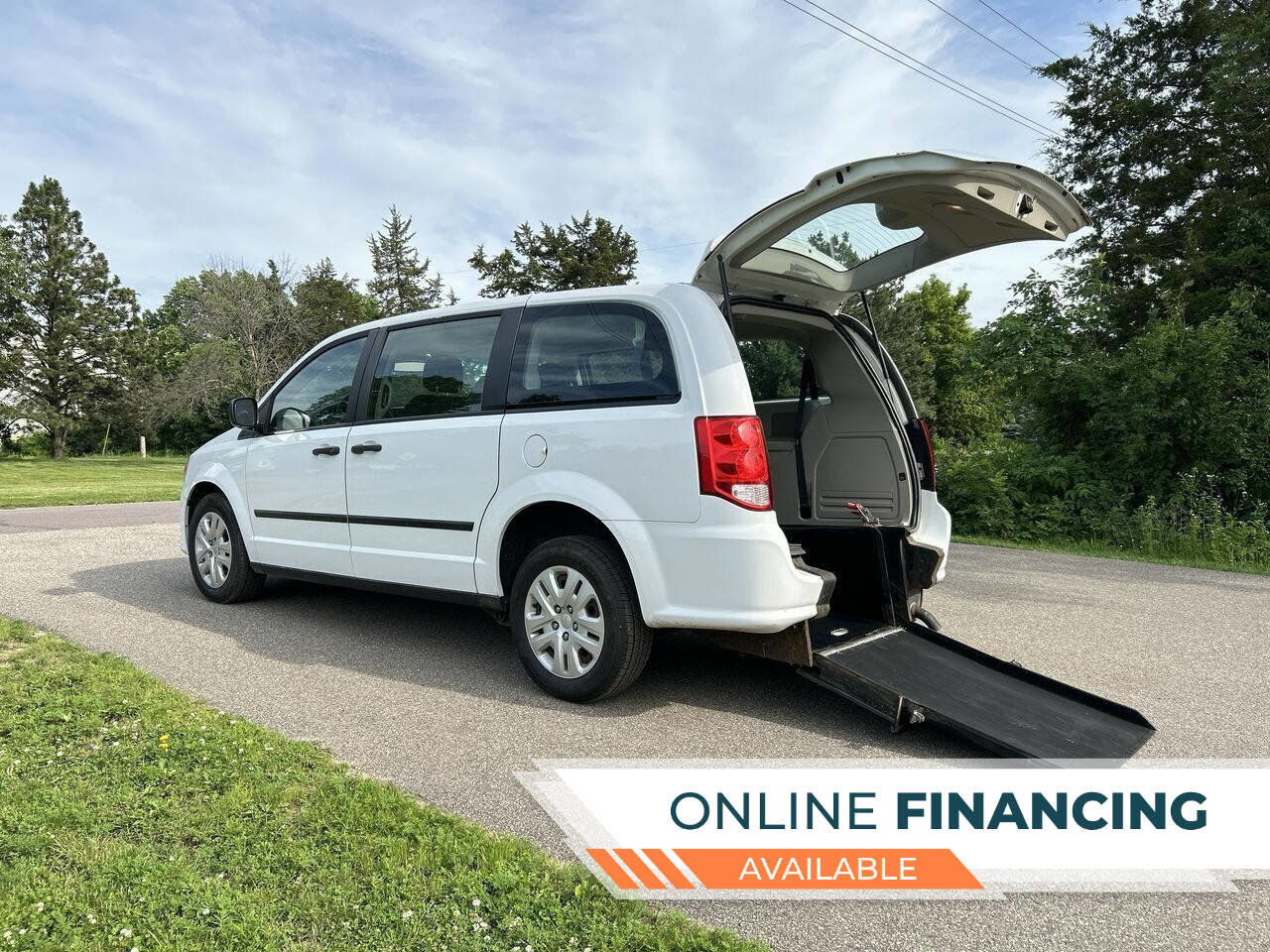 Used 2016 Dodge Grand Caravan American Value Package image 1