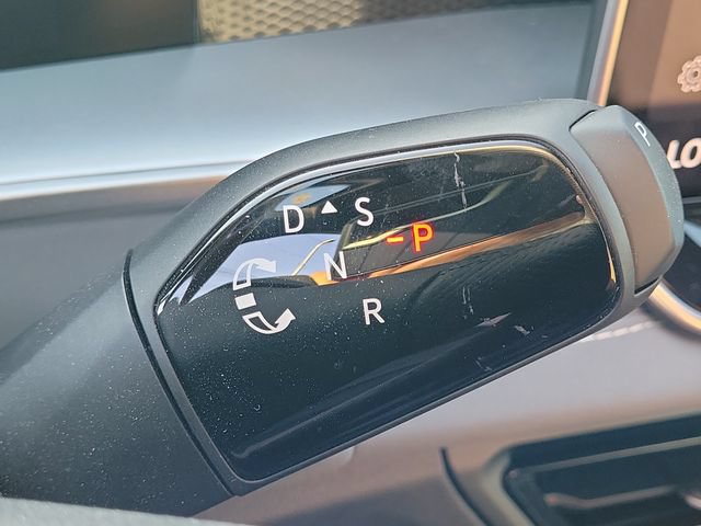 Certified 2025 Volkswagen Tiguan SE R-Line AWD/4WD image 30