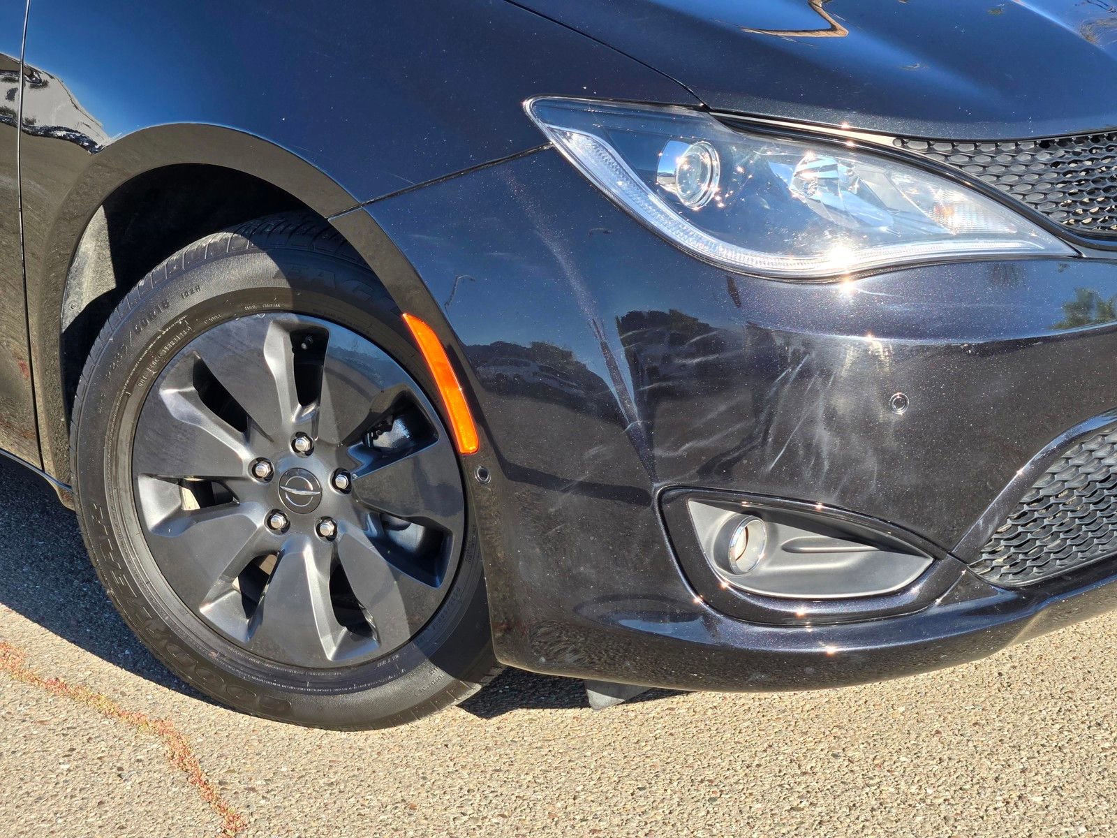 Used 2020 Chrysler Pacifica Limited w/ Advanced Safetytec Group image 9