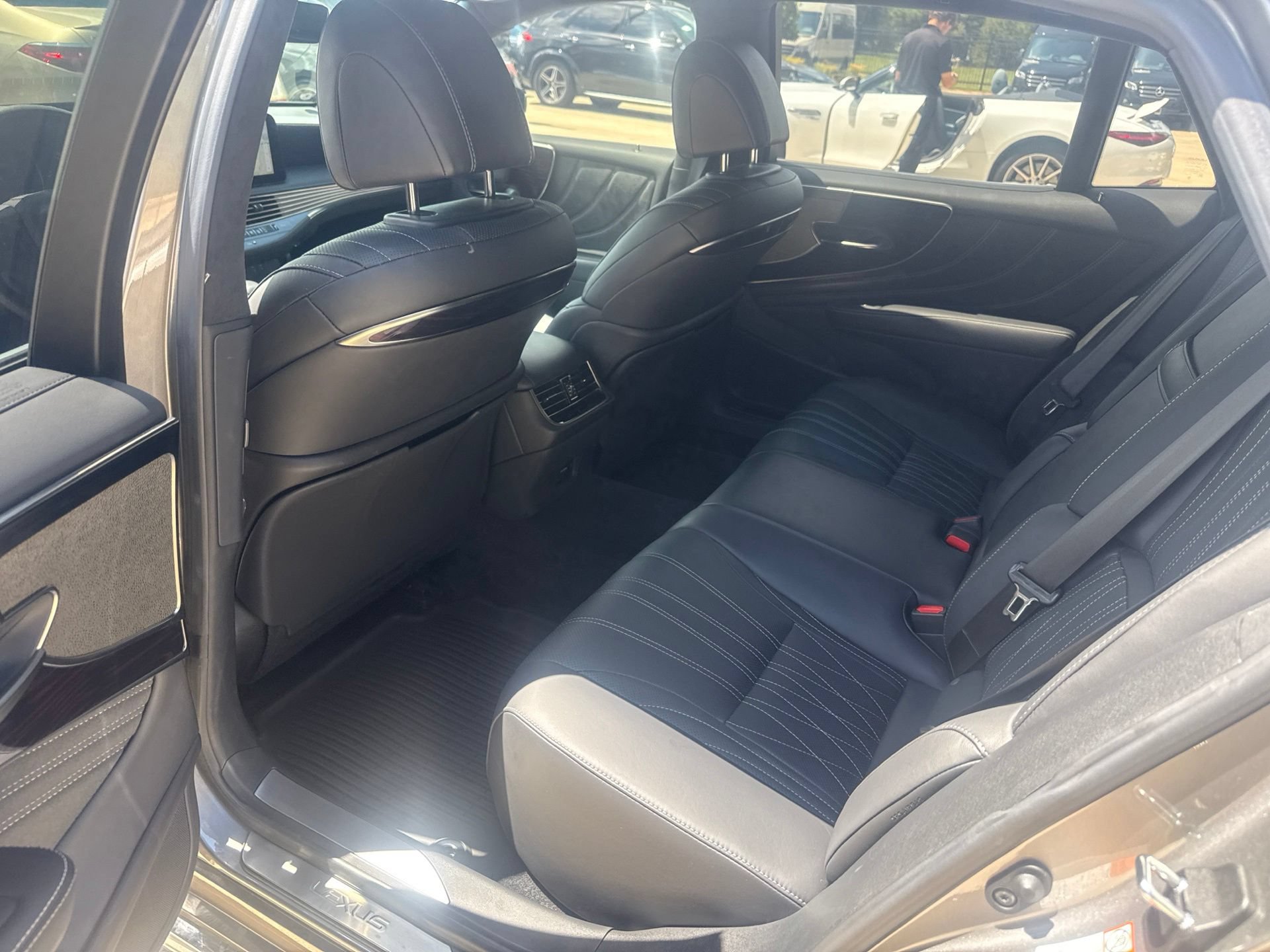 Used 2023 Lexus LS 500 w/ Interior Upgrade Package RWD image 10