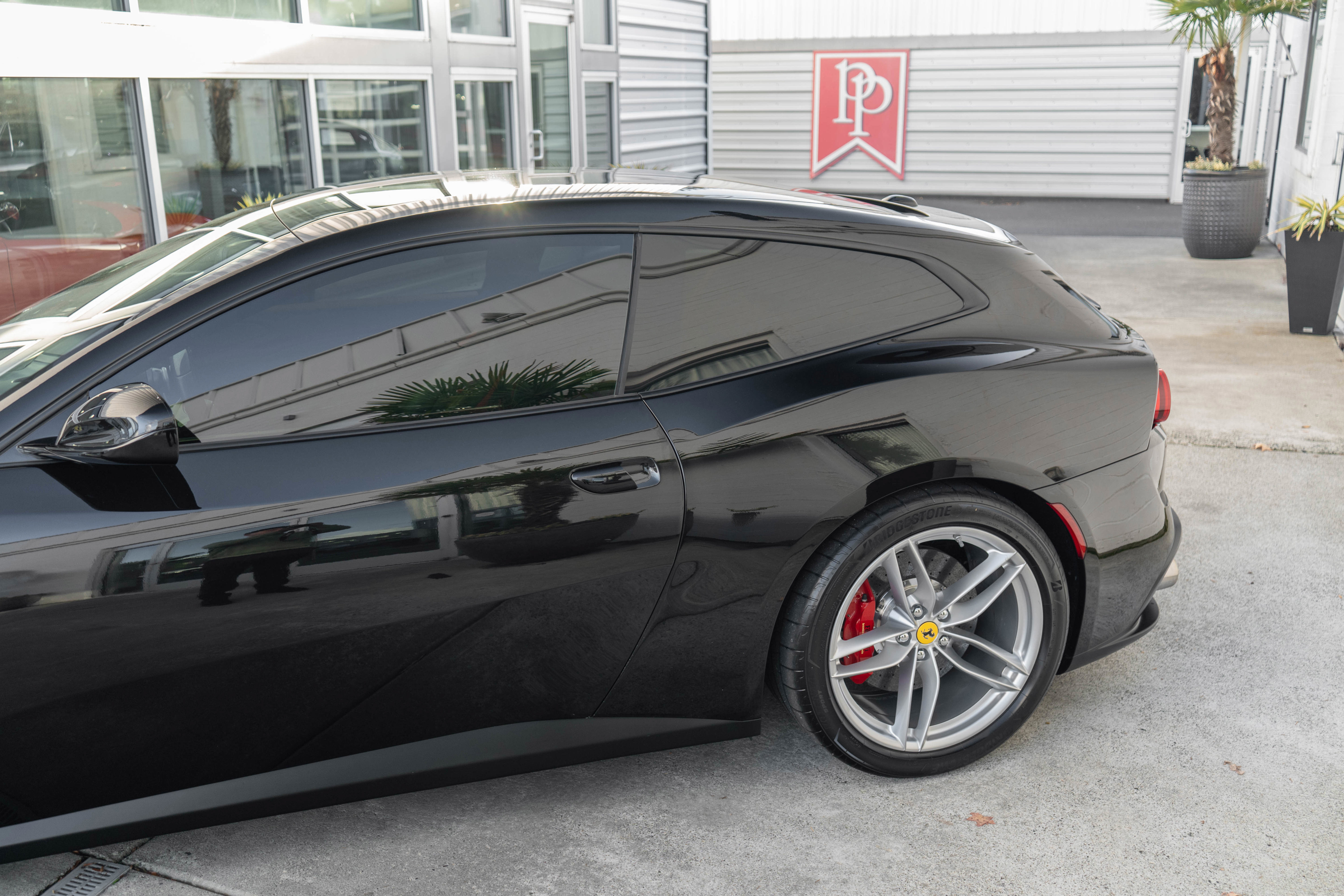 Used 2018 Ferrari GTC4Lusso T RWD image 5