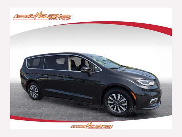 Used 2023 Chrysler Pacifica Touring-L FWD image 1