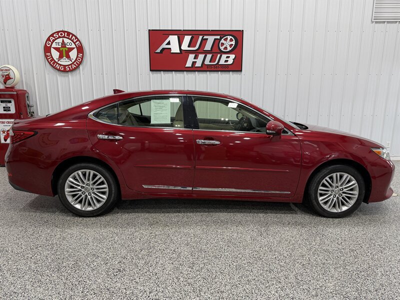 Used 2015 Lexus ES 350 w/ Luxury Package FWD image 3
