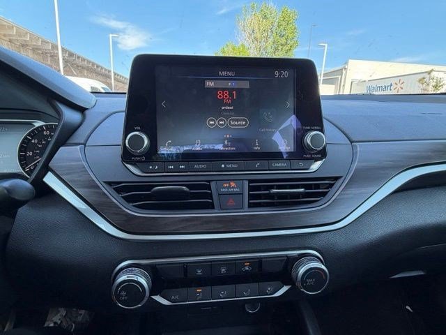 Used 2024 Nissan Altima 2.5 SV FWD image 17