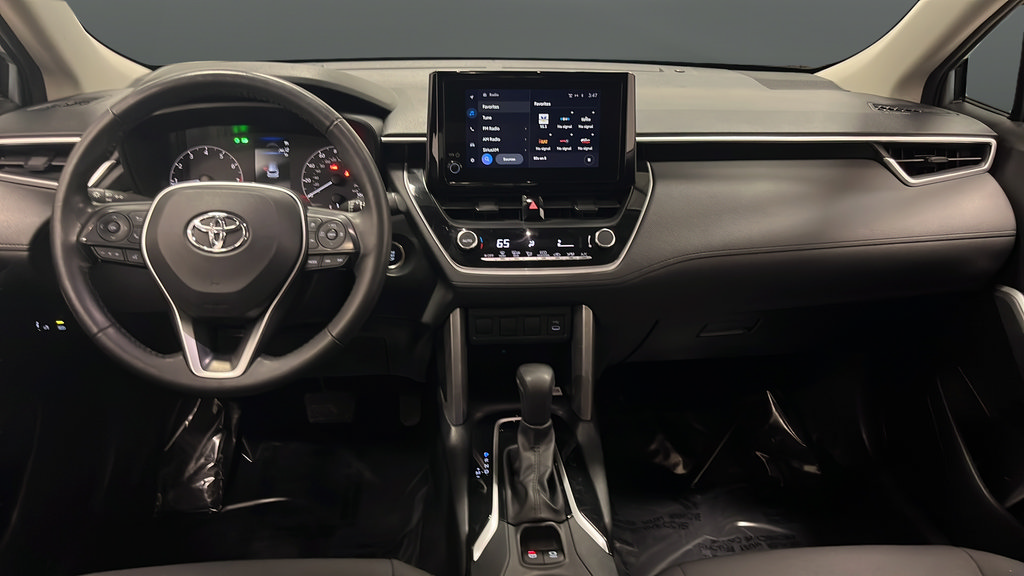 Used 2023 Toyota Corolla Cross LE FWD image 11