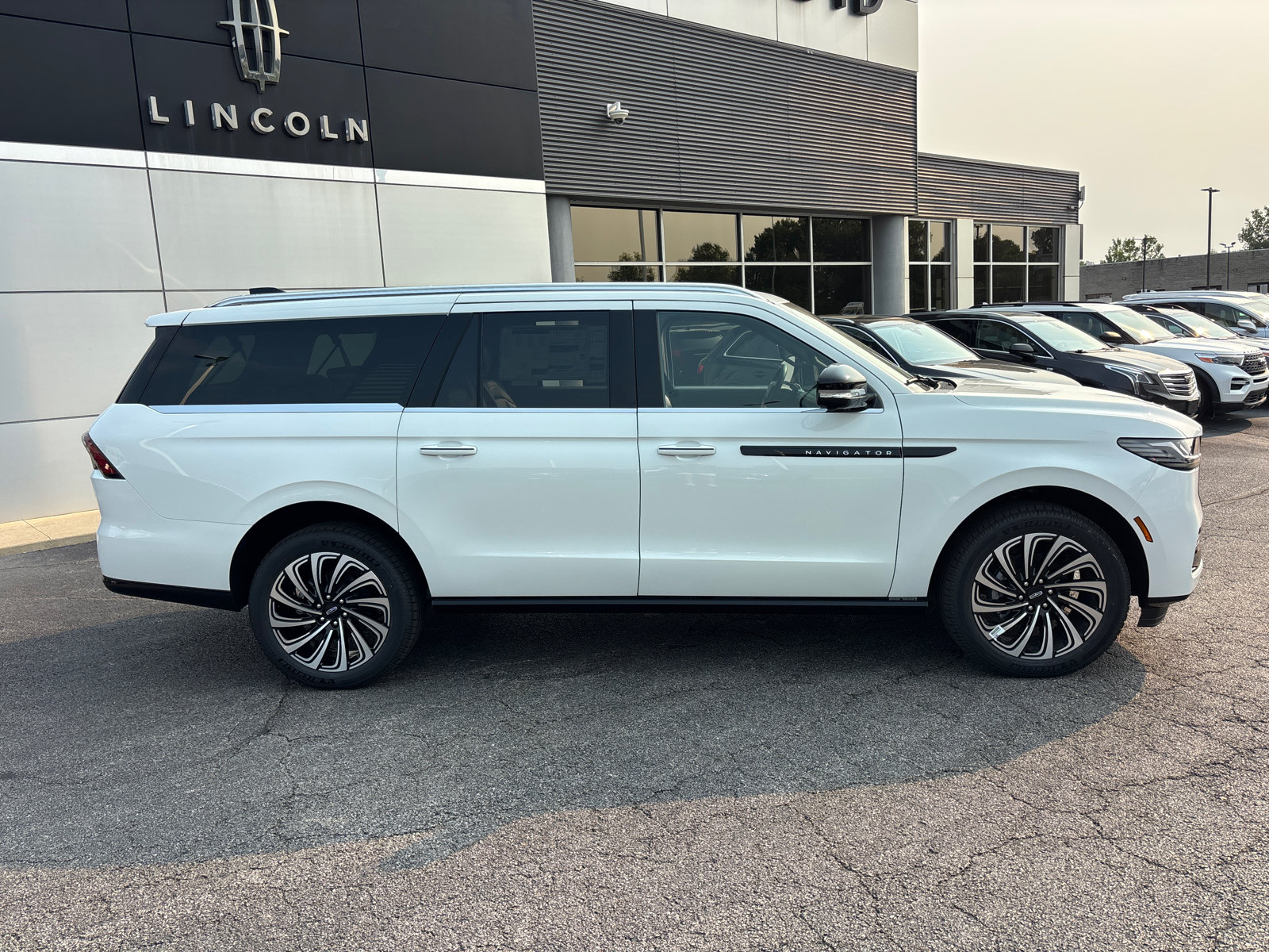 New 2027 Lincoln Navigator L Black Label AWD/4WD image 8