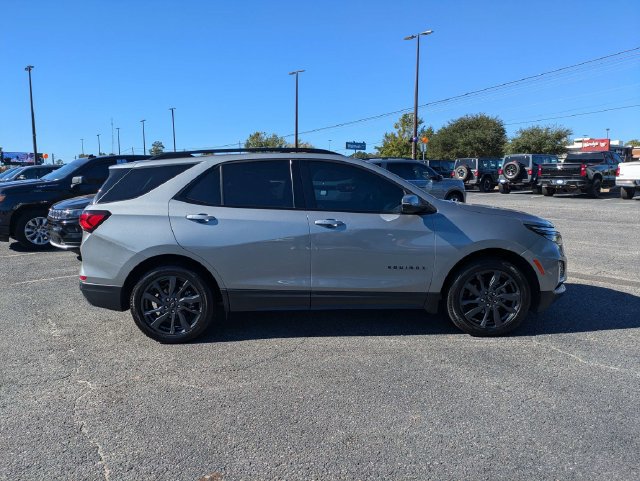 Used 2023 Chevrolet Equinox RS w/ RS Leather Package FWD image 4