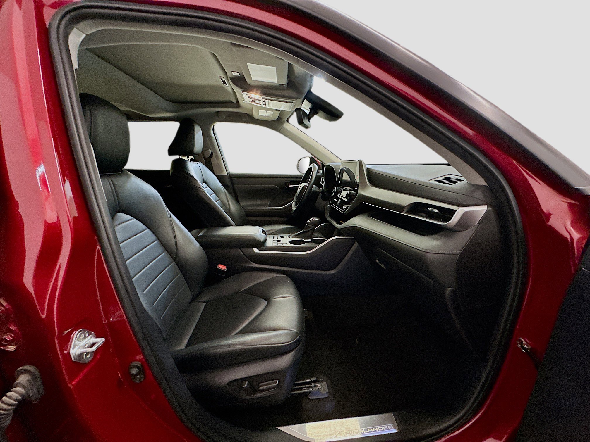 Used 2023 Toyota Highlander XLE image 35