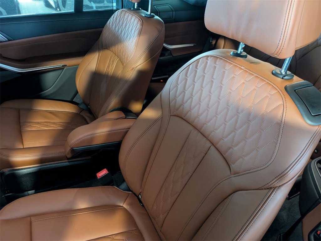 New 2026 BMW X7 M60i image 9