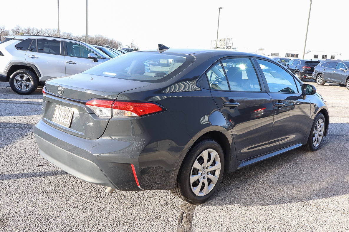 Used 2025 Toyota Corolla LE FWD image 4