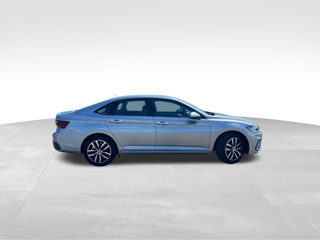 Used 2025 Volkswagen Jetta SE FWD image 11