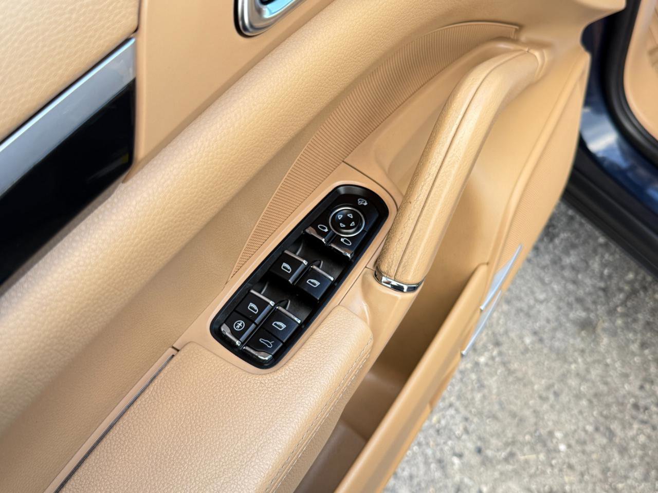 Used 2012 Porsche Cayenne image 18