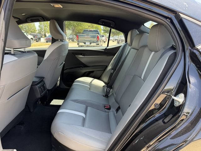 Used 2025 Toyota Camry SE FWD image 25