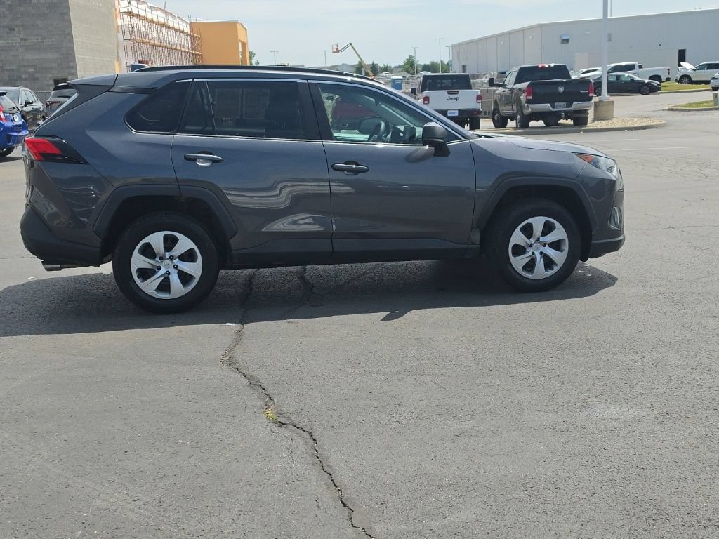Used 2021 Toyota RAV4 LE FWD image 10