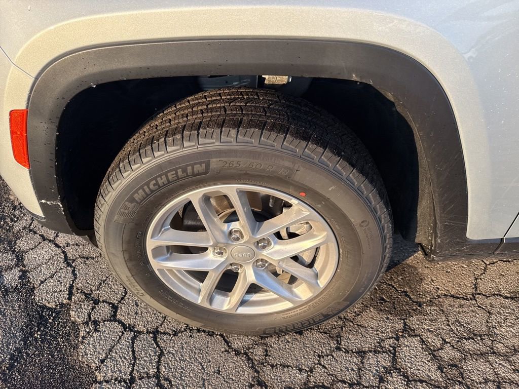 New 2025 Jeep Grand Cherokee L Laredo image 23