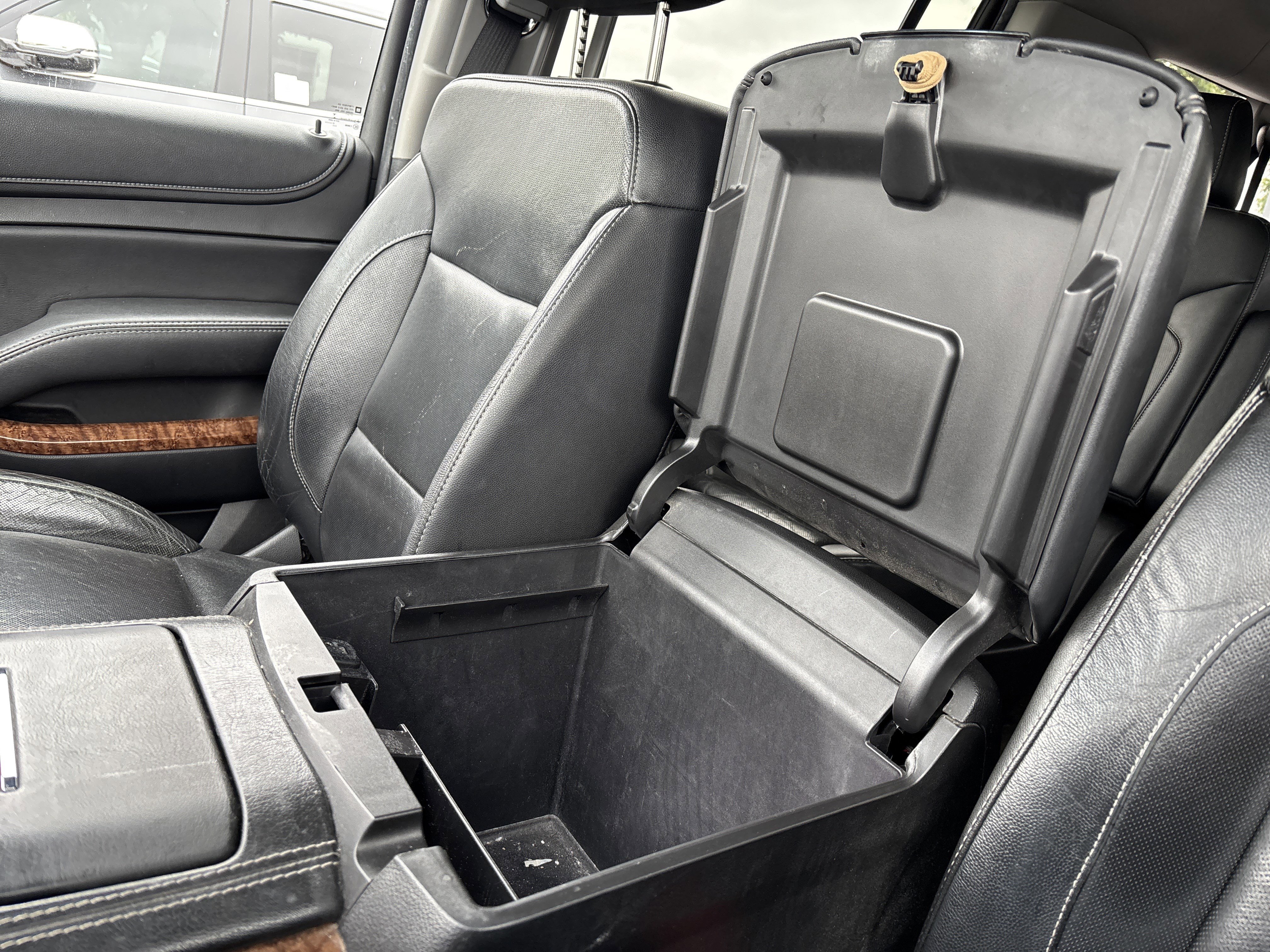 Used 2018 Chevrolet Suburban Premier RWD image 25