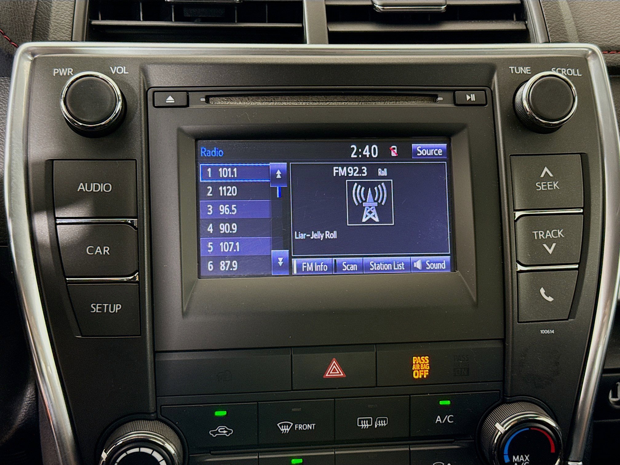 Used 2016 Toyota Camry SE image 14