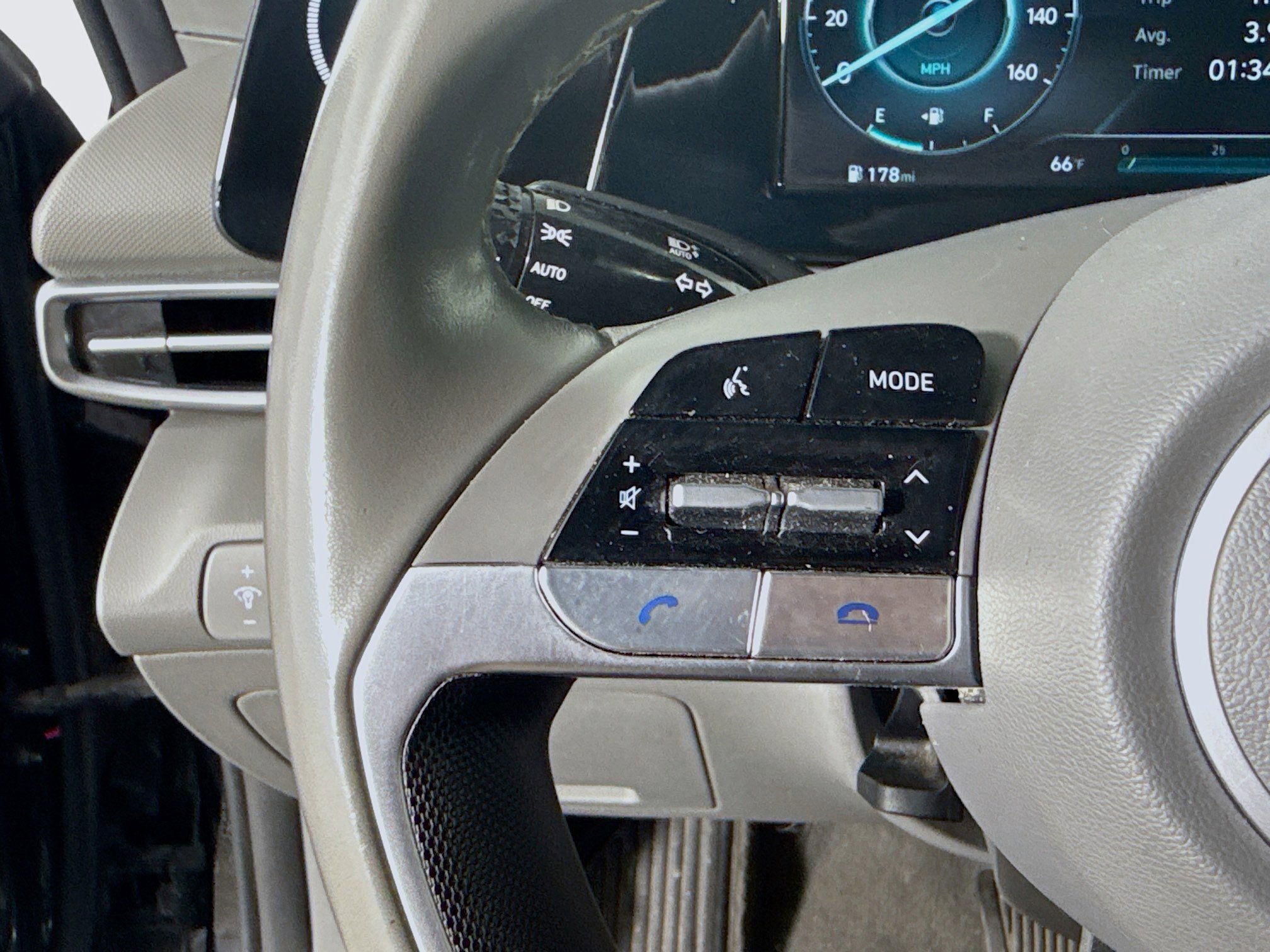Used 2022 Hyundai Elantra SEL w/ Convenience + Premium Package image 14
