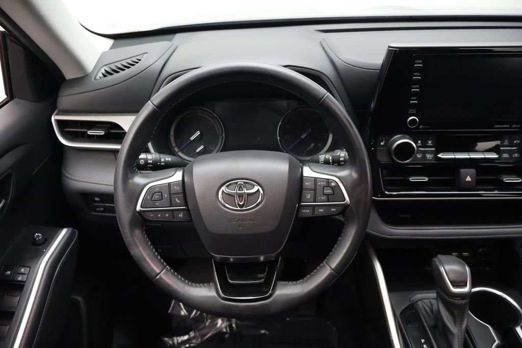 Used 2021 Toyota Highlander XLE FWD image 23