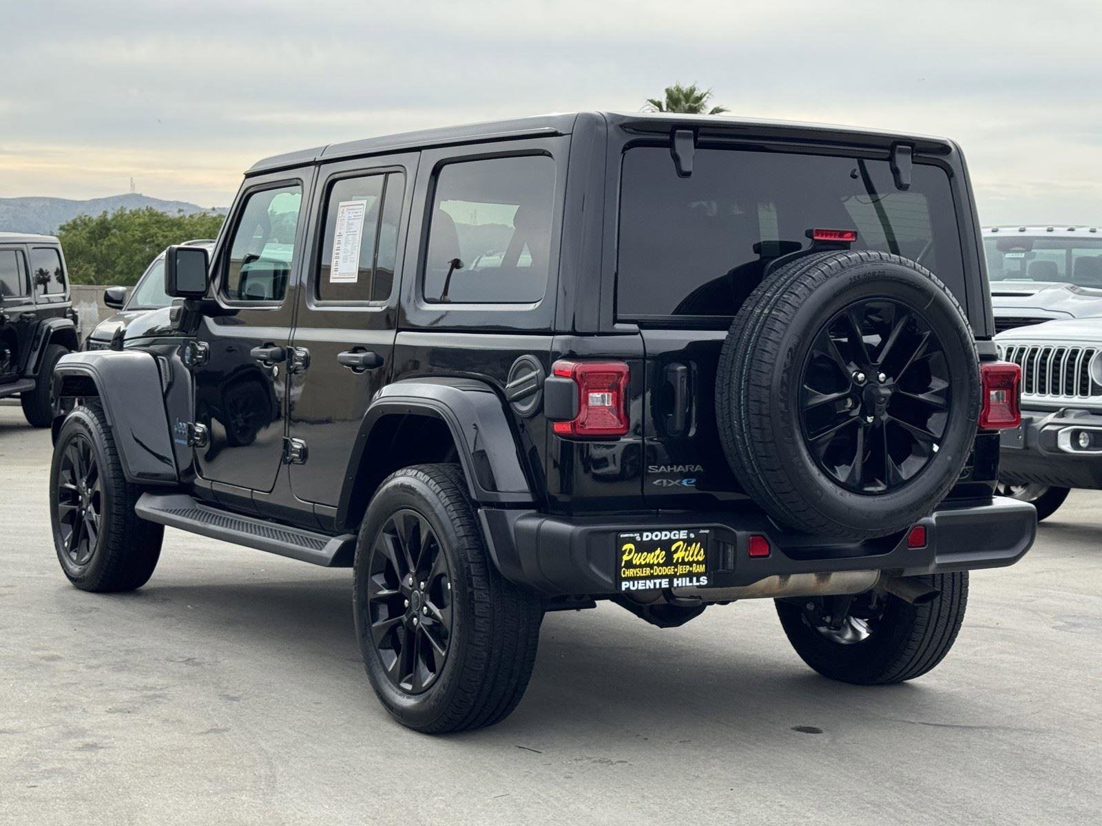 Certified 2025 Jeep Wrangler Sahara AWD/4WD image 5