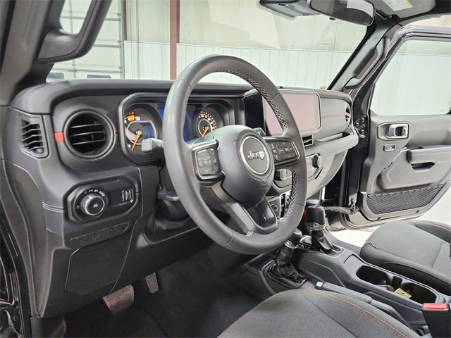 Used 2025 Jeep Wrangler Unlimited Rubicon image 18