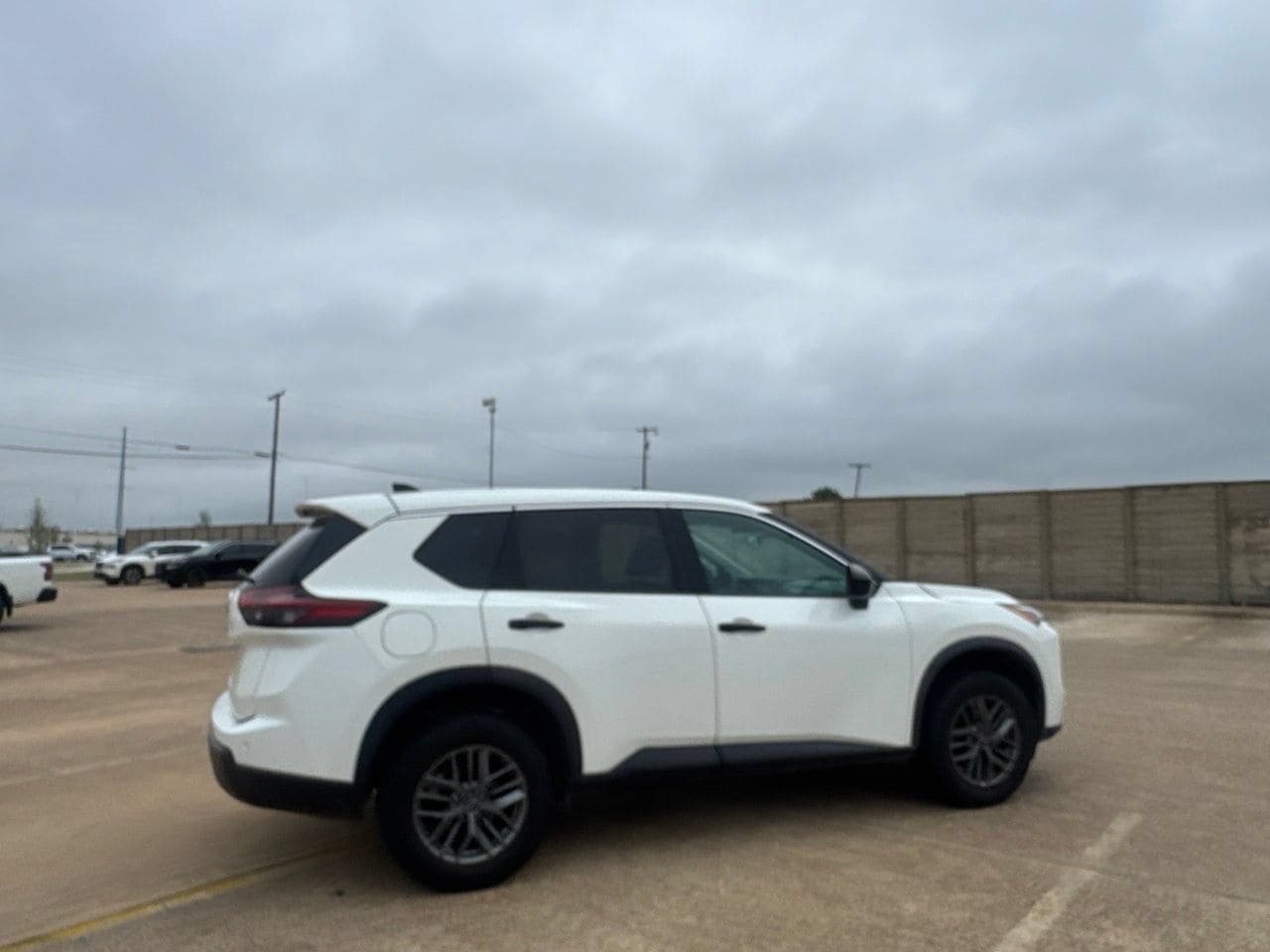 Used 2024 Nissan Rogue S AWD/4WD image 24