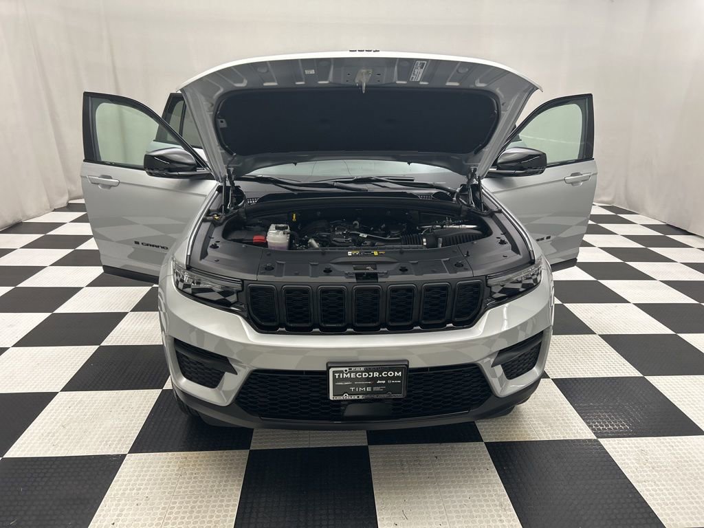 New 2025 Jeep Grand Cherokee Altitude AWD/4WD image 23