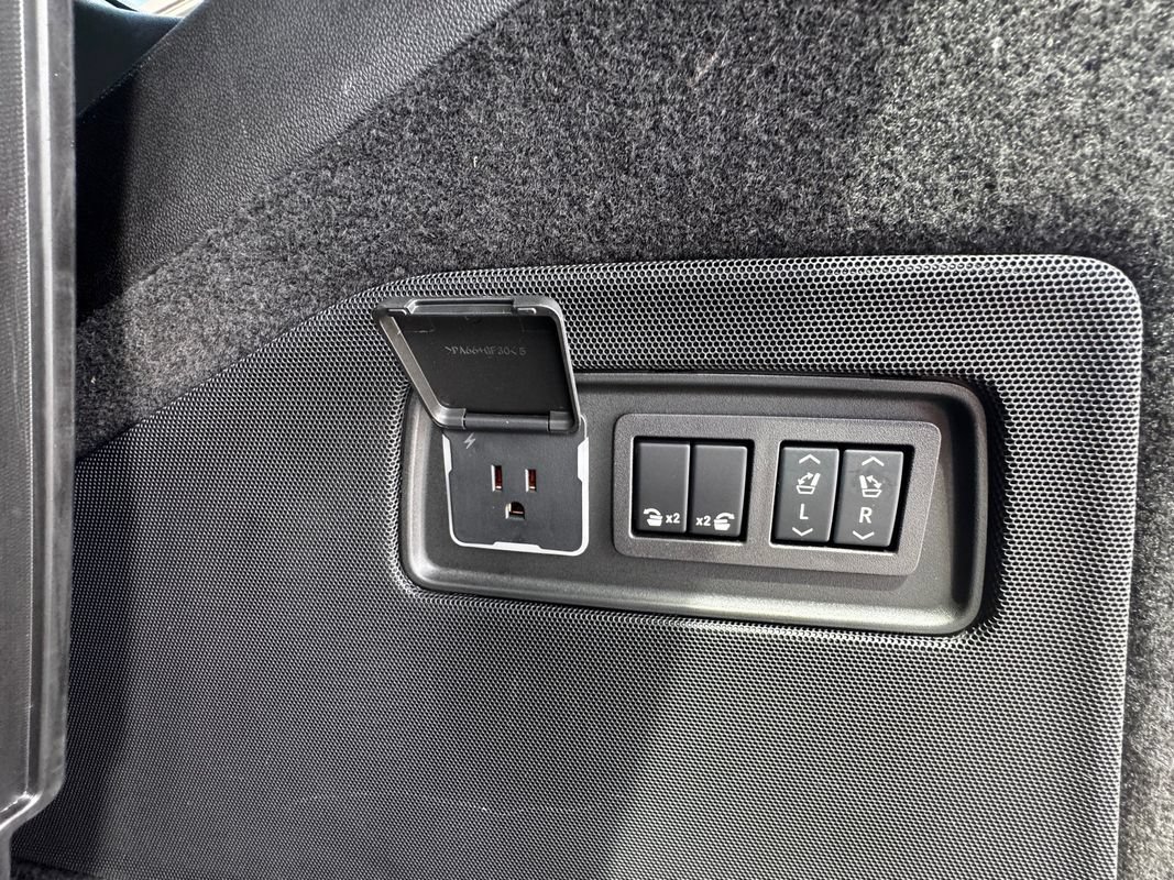 Used 2024 Cadillac Escalade V w/ LPO, ONYX Package AWD/4WD image 50