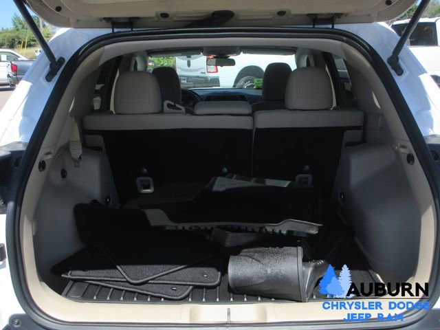 Used 2019 Jeep Cherokee Latitude w/ Popular Appearance Group image 15