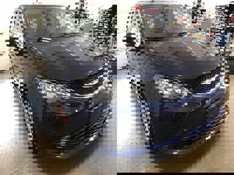 Used 2020 Chrysler Voyager LX image 4