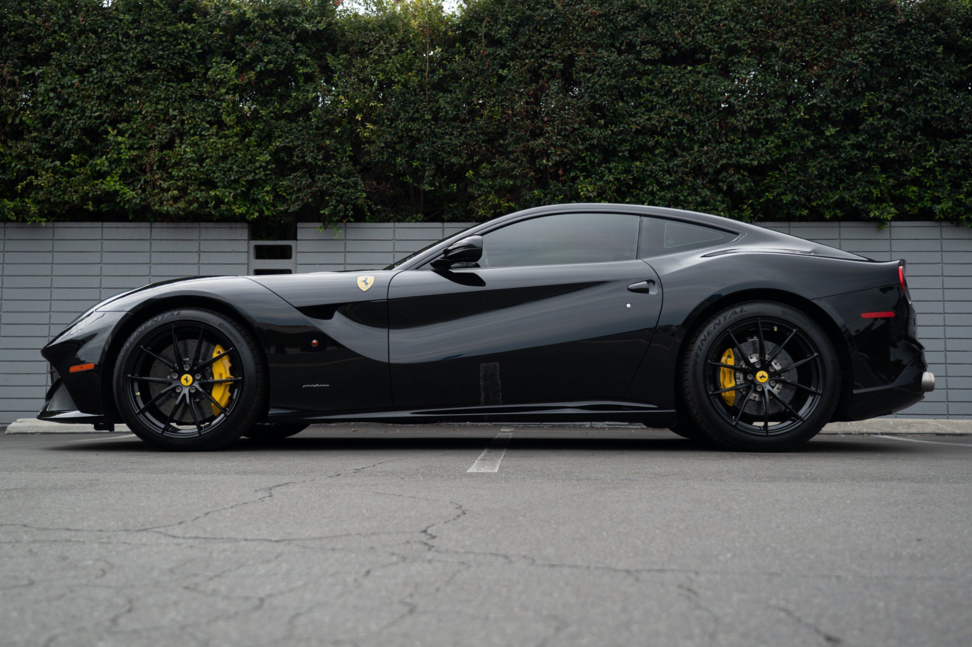 Used 2014 Ferrari F12 Berlinetta RWD image 25