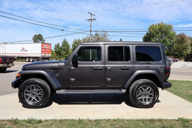 New 2025 Jeep Wrangler Sahara image 30