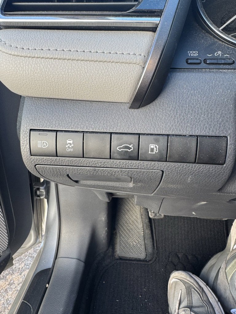 Used 2018 Toyota Camry LE image 11