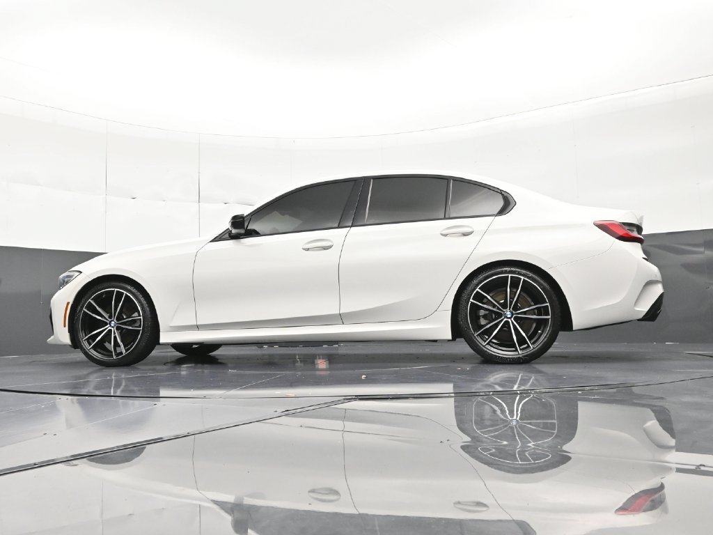 Used 2021 BMW 330i Sedan w/ M Sport Package RWD image 25