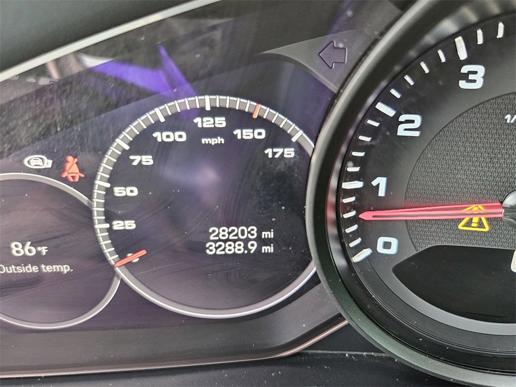 Used 2022 Porsche Cayenne image 18