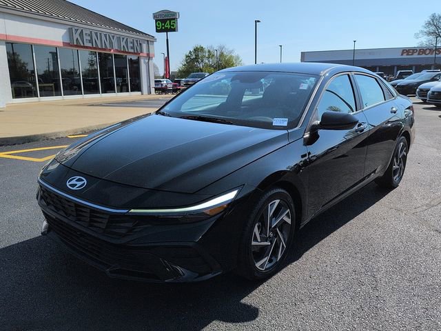 Used 2025 Hyundai Elantra Sport image 3