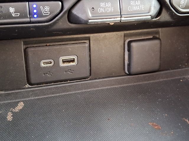 Used 2021 Chevrolet Suburban High Country w/ Premium Package image 33