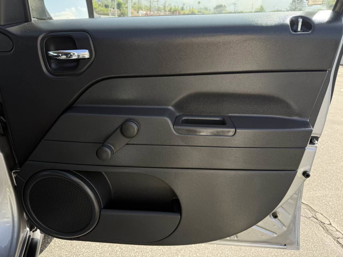 Used 2016 Jeep Patriot Sport image 30