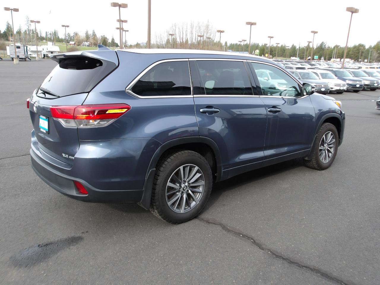Used 2017 Toyota Highlander XLE w/ Carpet Mat Package AWD/4WD image 5
