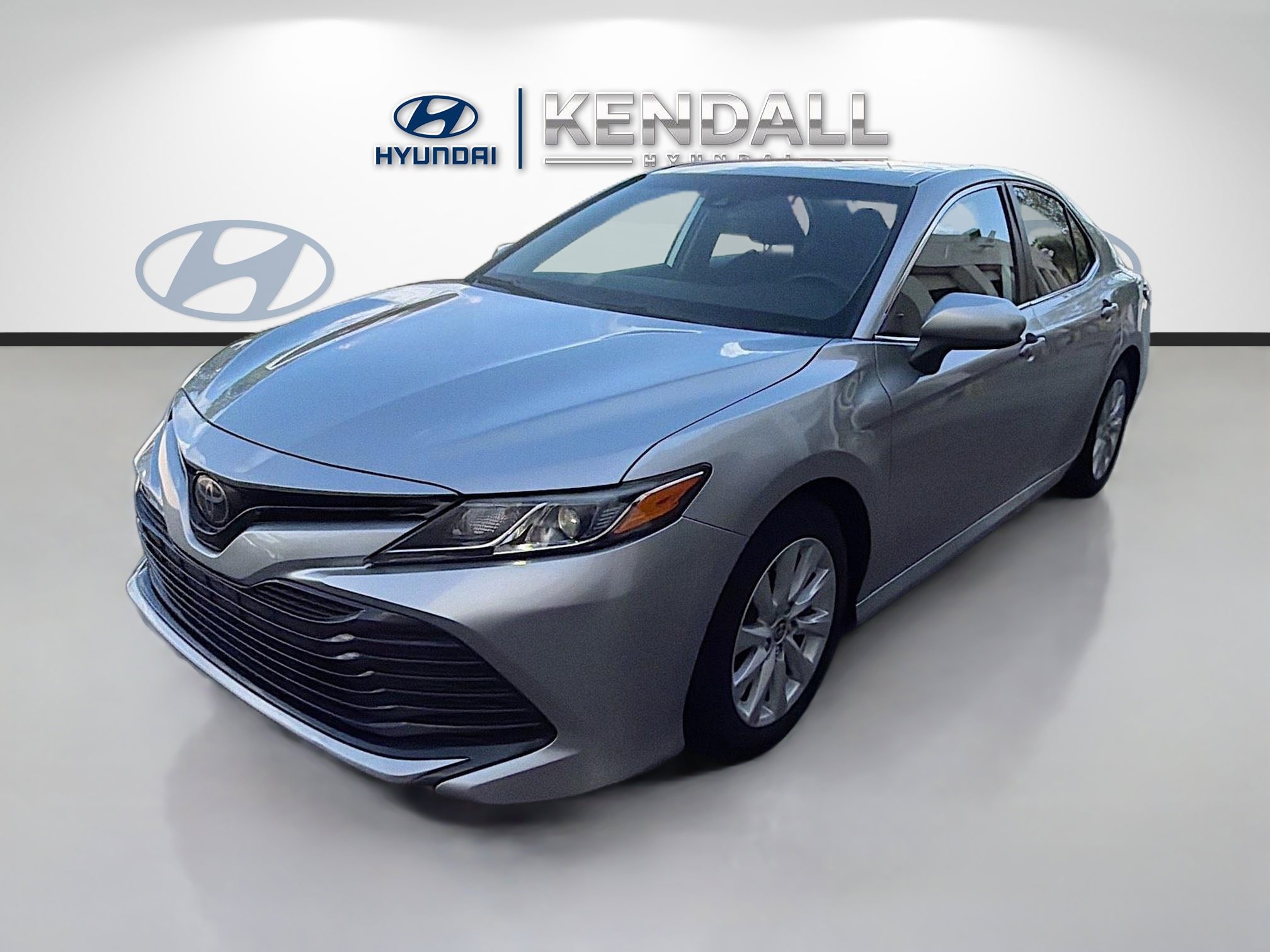 Used 2020 Toyota Camry LE FWD image 3