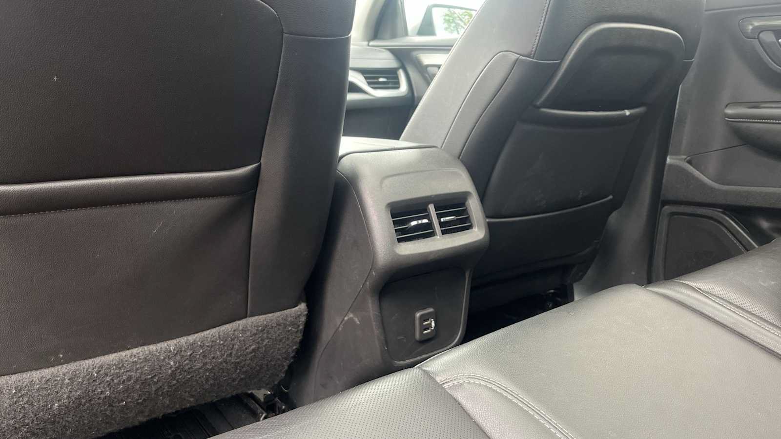 Used 2022 GMC Terrain SLT w/ Infotainment Package II AWD/4WD image 39