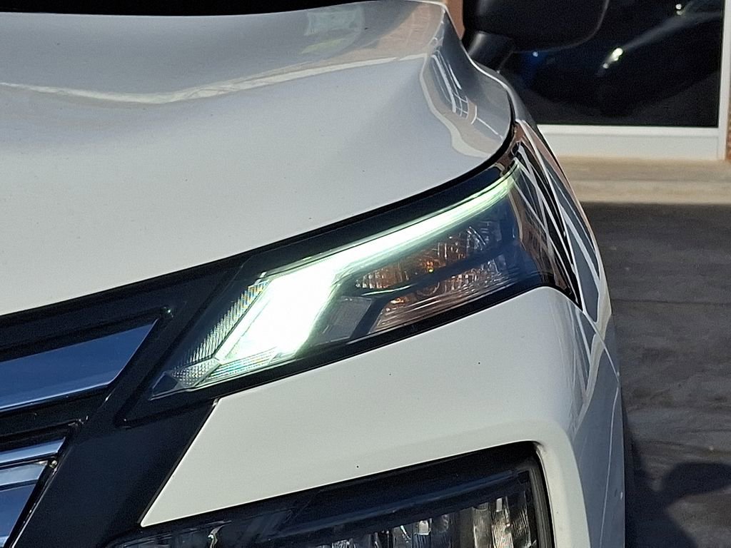 Used 2024 Nissan Rogue S image 9