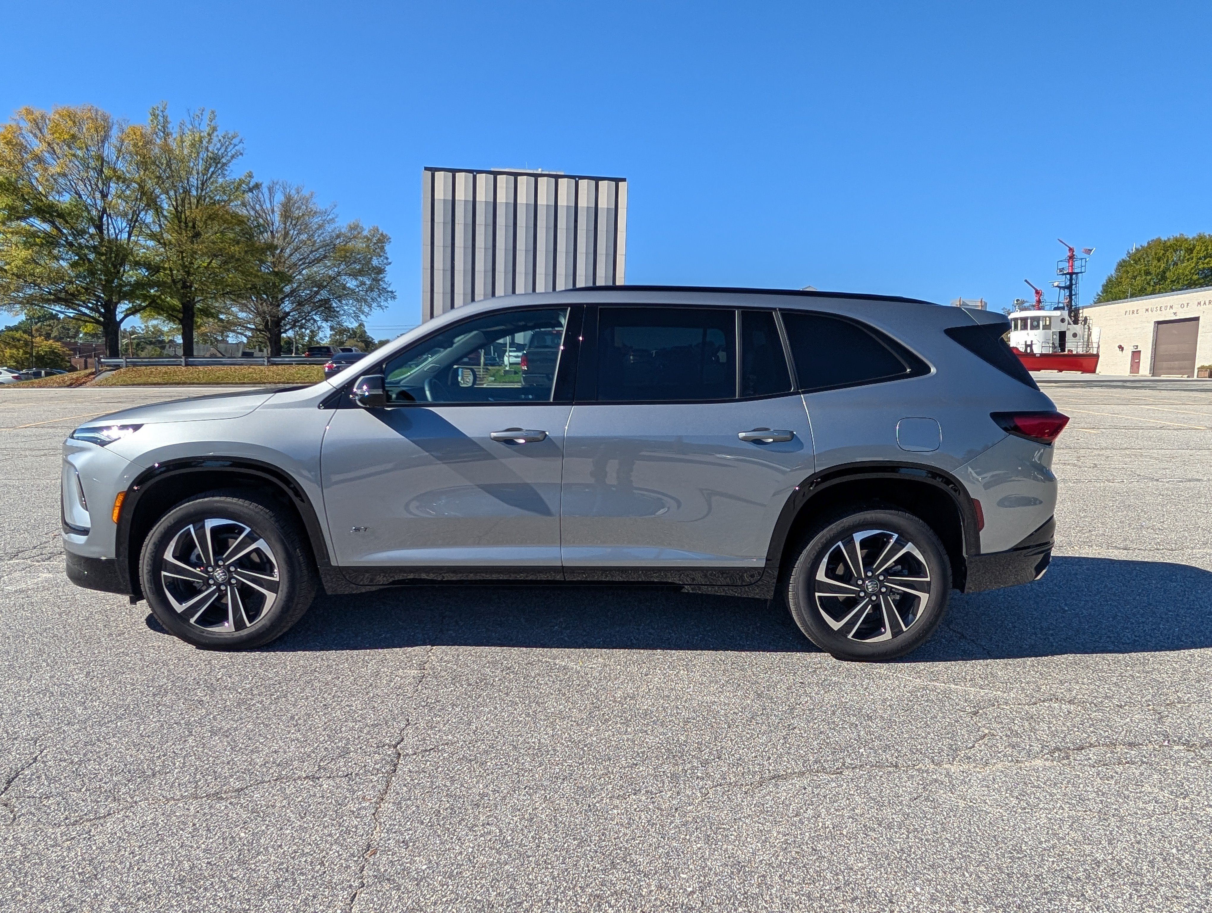 Used 2025 Buick Enclave Sport Touring w/ Power Package AWD/4WD image 6
