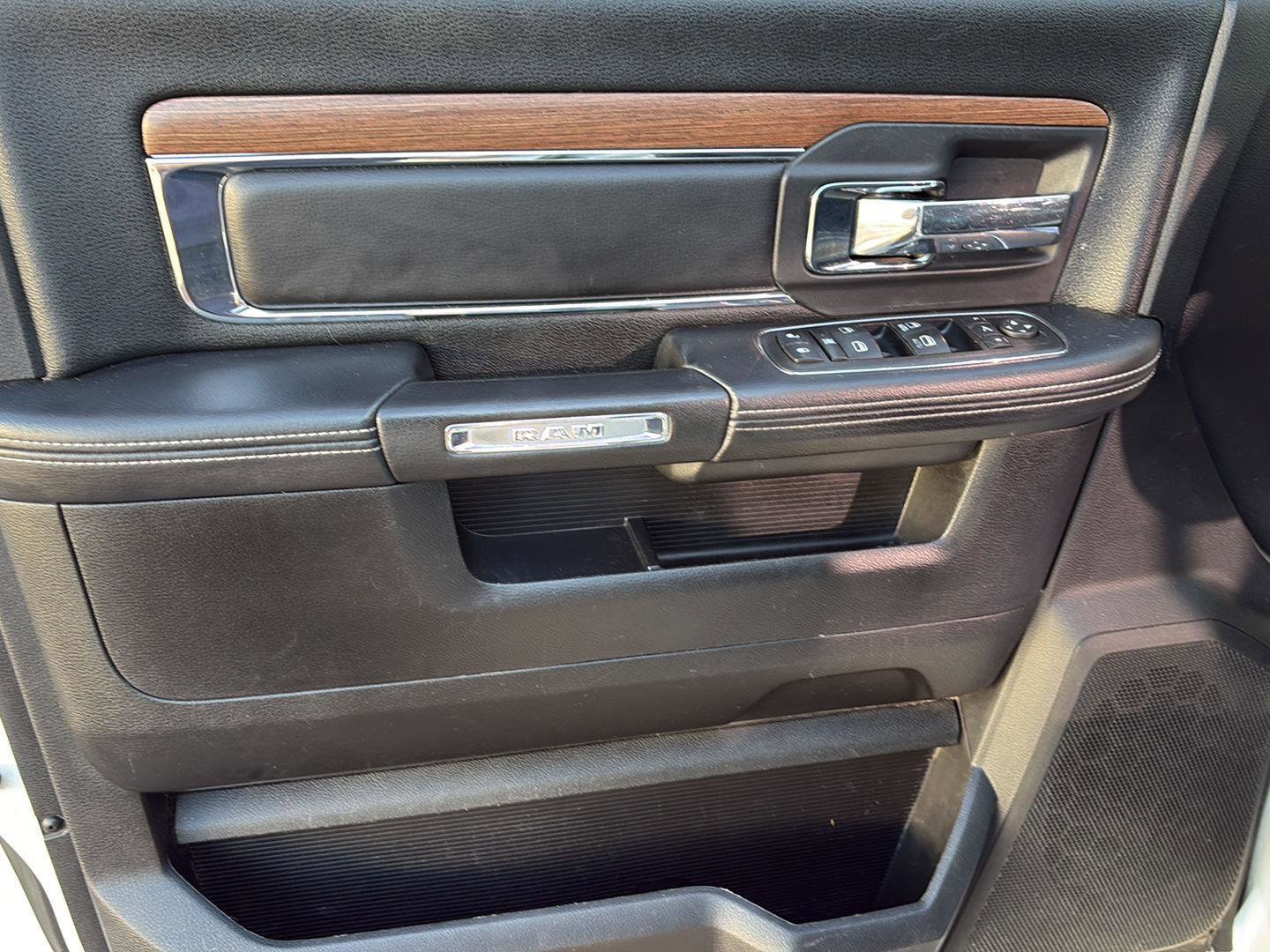 Used 2015 RAM 2500 Laramie w/ Protection Group image 15