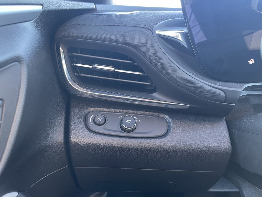 Used 2024 Buick Envista Preferred w/ Convenience II Package image 13