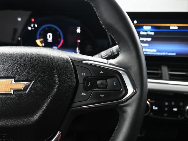 Used 2025 Chevrolet Trax LT w/ LT Convenience Package image 9